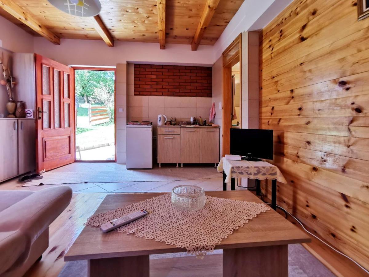 Apartmani Beslic Kremna Bagian luar foto