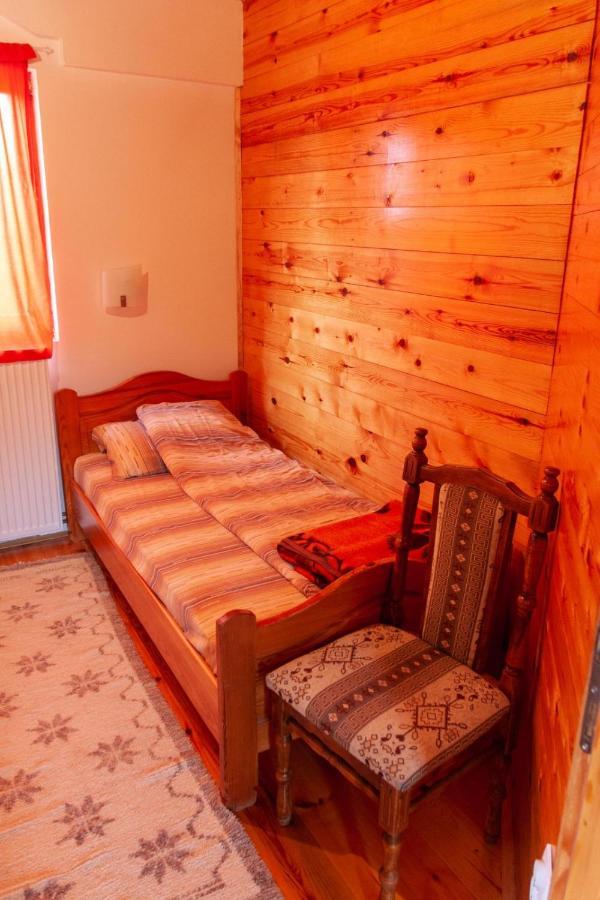 Apartmani Beslic Kremna Bagian luar foto