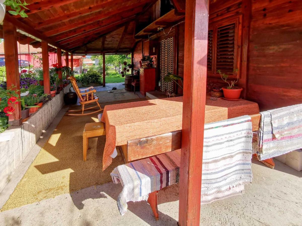 Apartmani Beslic Kremna Bagian luar foto