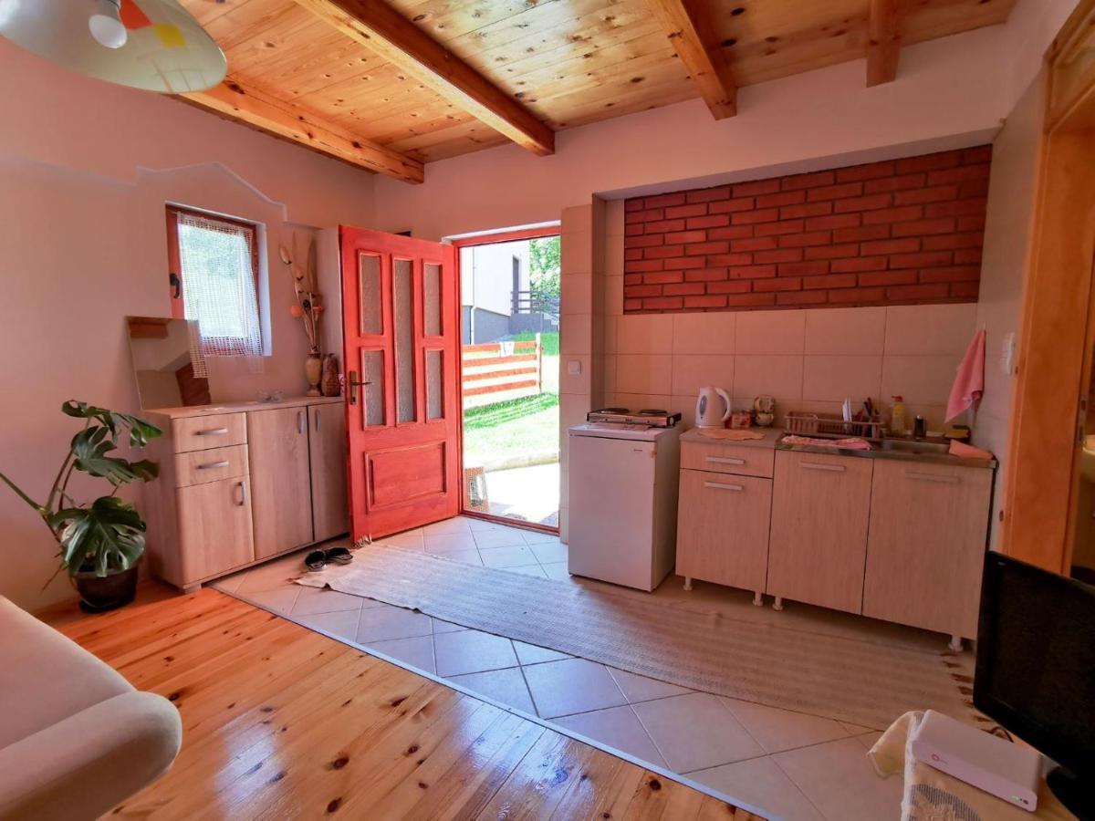 Apartmani Beslic Kremna Bagian luar foto